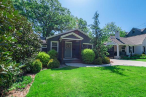 Villa Heights Bungalow minutes from NoDa and Uptown